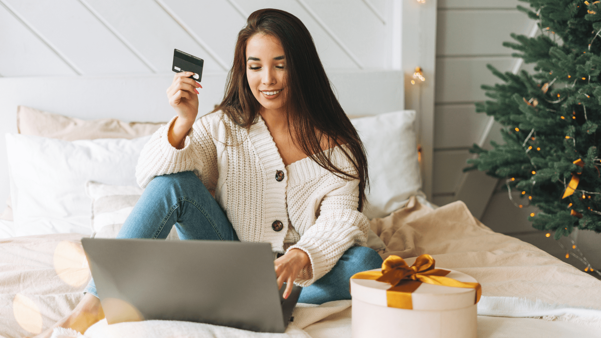 woman laptop shopping